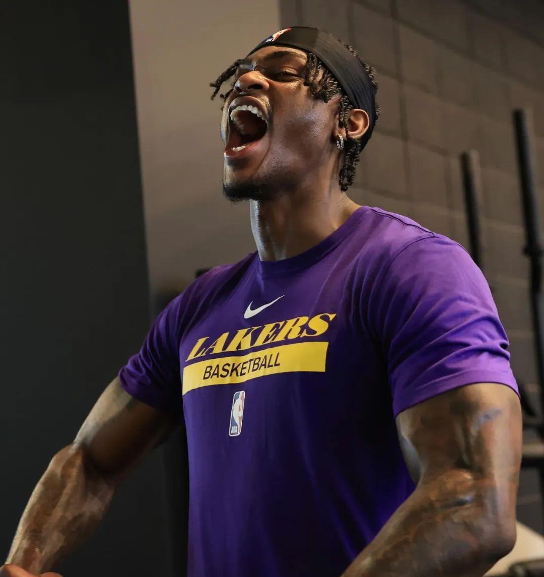 穆雷新星表现优异表现突出，湖人前途光明！观众掌声雷动的简单介绍